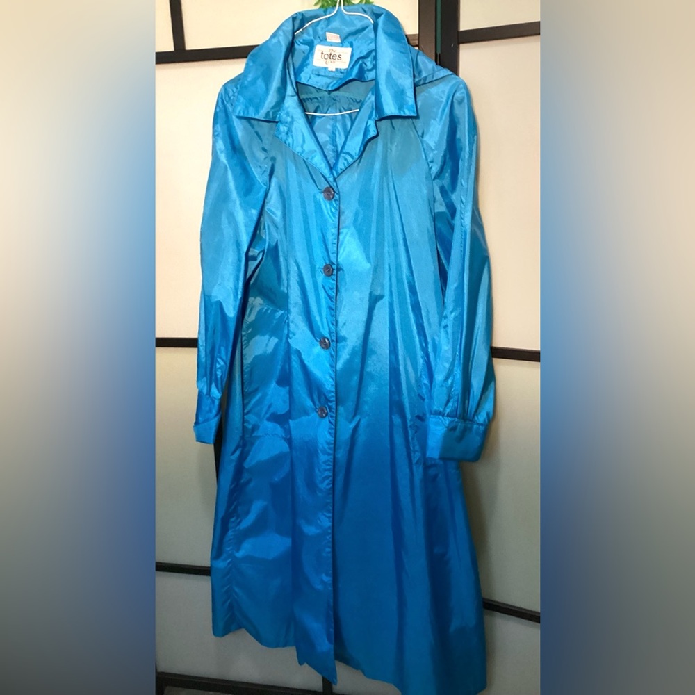 The Totes coat maxi raincoat detachable hoodie. Size 18